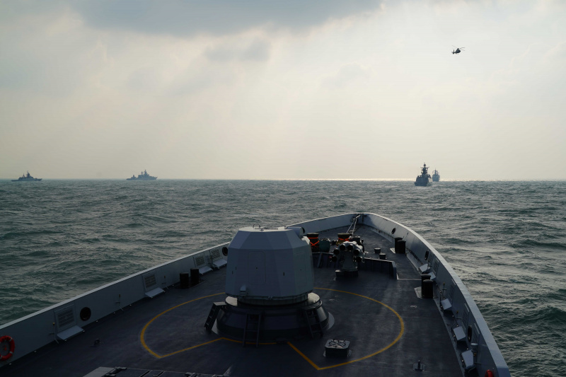 Des navires de guerre chinois et russes participent aux exercices navals conjoints Joint Sea 2022