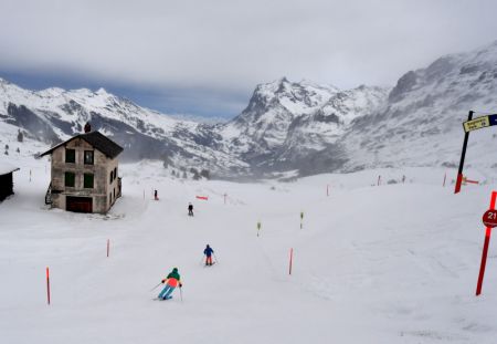 (miniature) Des skieurs dans le domaine skiable de la Jungfrau en Suisse
