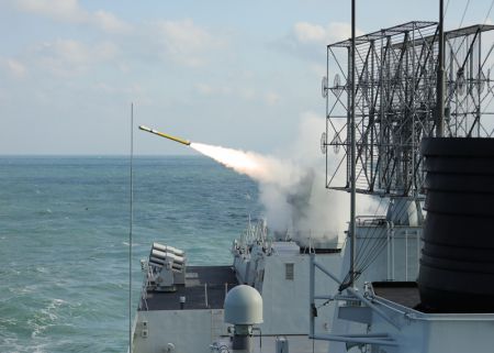 (miniature) Le destroyer de la marine chinoise Baotou participe à l'exercice naval conjoint Joint Sea 2022