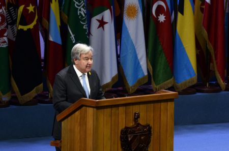 (miniature) Le secrétaire général de l'ONU Antonio Guterres prononce un discours lors du sommet du Groupe des 77 et de la Chine (G77+Chine) à La Havane