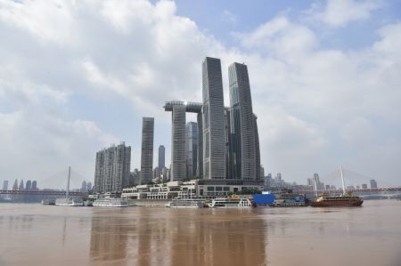 (miniature) Photo prise le 7 septembre 2021 d'un dock dans la municipalité de Chongqing