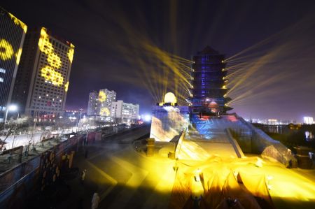 (miniature) Un spectacle de lumière au pavillon scénique du fleuve Jaune de Lanzhou
