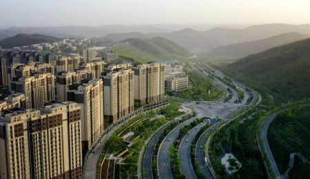 (miniature) Photo aérienne de la ville de Yan'an