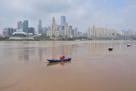 (miniature) Photo prise le 7 septembre 2021 d'un dock dans la municipalité de Chongqing
