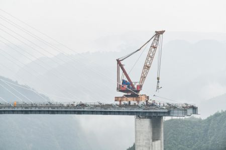 (miniature) Photo prise le 14 juin 2022 montrant le chantier du grand pont de Duohua