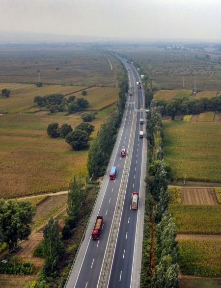 (miniature) Photo aérienne de l'autoroute Yulin-Jingbian