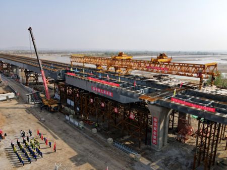 (miniature) Photo aérienne du chantier du pont Zhenluo traversant le fleuve Jaune