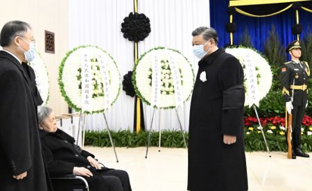 (miniature) Xi Jinping exprime ses sincères condoléances à l'épouse de Jiang Zemin