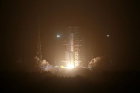 (miniature) Une fusée porteuse Longue Marche-7A Y2 décolle du centre de lancement spatial de Wenchang