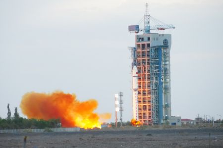 (miniature) Une fusée porteuse Longue Marche-2D transportant le satellite Yunhai-1 03 décolle du Centre de lancement de satellites de Jiuquan