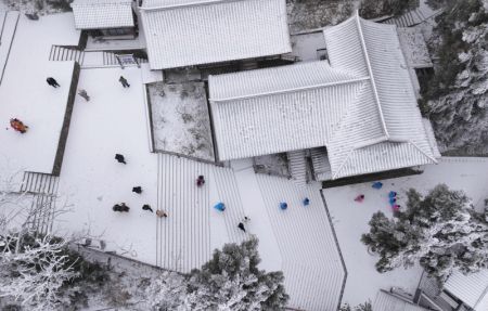 (miniature) Paysage du parc forestier national de Zhangjiajie après une chute de neige