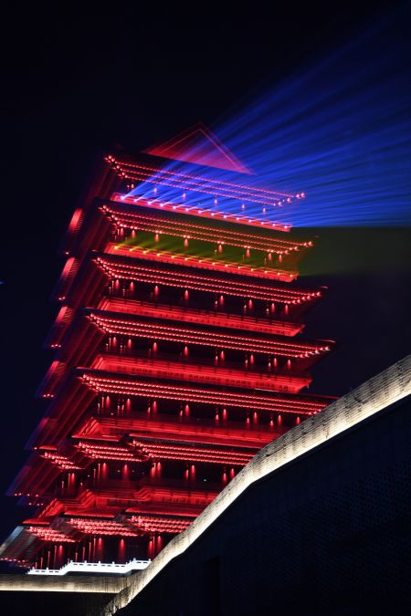 (miniature) Un spectacle de lumière au pavillon scénique du fleuve Jaune de Lanzhou