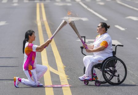 (miniature) Relais de la flamme des 19es Jeux asiatiques à Shaoxing