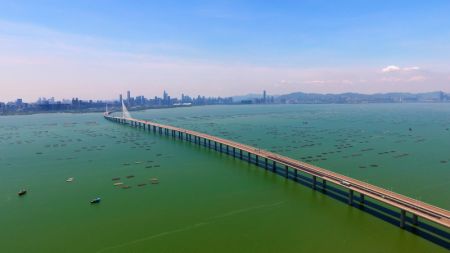 (miniature) Vue aérienne du pont de la Baie de Shenzhen reliant Shenzhen à Hong Kong