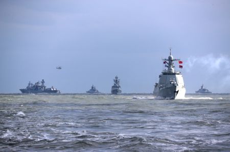 (miniature) Des navires de guerre des marines chinoise et russe après l'exercice naval conjoint Joint Sea 2022