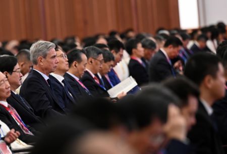 (miniature) Des personnes assistent à la cérémonie d'ouverture de la sixième Exposition internationale d'importation de la Chine (CIIE)