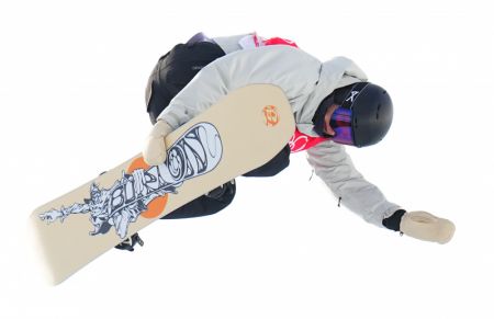 (miniature) La Suisse Berenice Wicki lors de la finale du snowboard halfpipe femmes des Jeux olympiques d'hiver de Beijing 2022