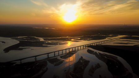 (miniature) Photo aérienne du fleuve Jaune dans la bannière de Dalad