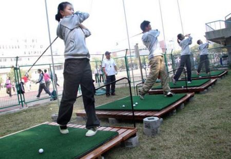 (miniature) Le golf enseigné pour la 1ère fois dans une école en Chine