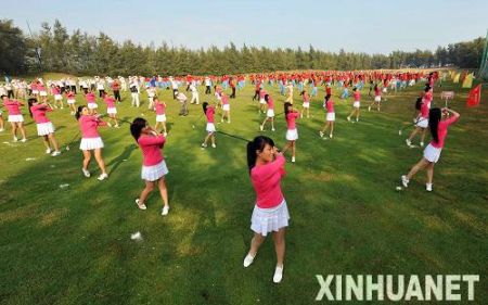 (miniature) 632 golfeurs à un cours pour un nouveau record du monde