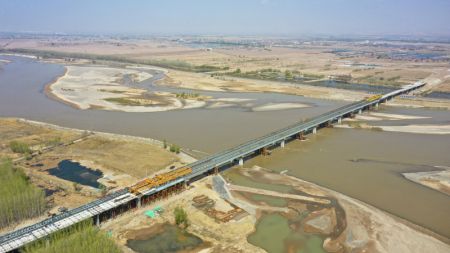 (miniature) Photo aérienne du pont Zhenluo traversant le fleuve Jaune