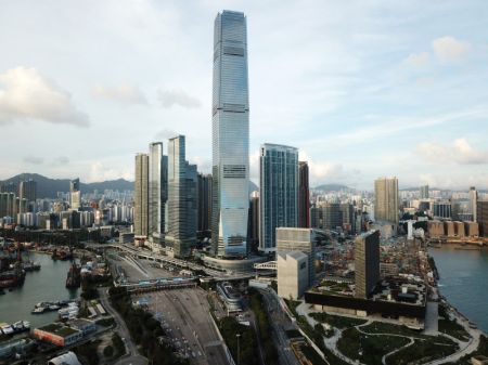 (miniature) Vue aérienne de l'International Commerce Centre (ICC) à Hong Kong