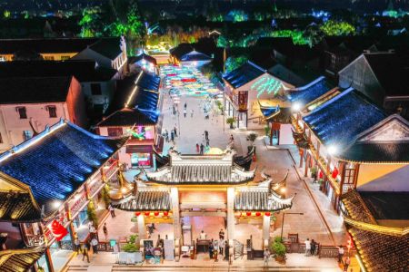 (miniature) Photo aérienne des illuminations dans la vieille ville de Zhouzhuang