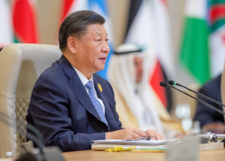 (miniature) Le président chinois Xi Jinping a prononcé un discours intitulé Poursuivre l'esprit d'amitié sino-arabe et construire ensemble une communauté d'avenir partagé sino-arabe dans la nouvelle ère à l'occasion du premier Sommet Chine-Etats arabes à Riyad