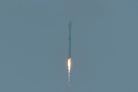 (miniature) La fusée Longue Marche-8 transportant 22 satellites a décollé depuis le site de lancement d'engins spatiaux de Wenchang