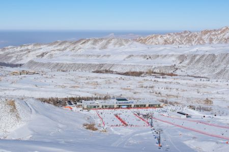 (miniature) Photo aérienne d'un centre de ski de la ville de Fukang