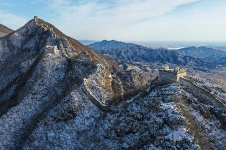 (miniature) Photo aérienne du paysage enneigé de la section de Jiankou de la Grande Muraille