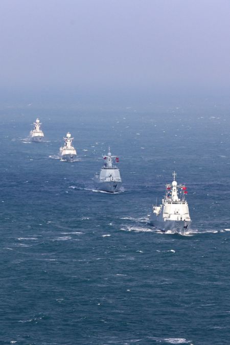 (miniature) Des navires de guerre de la marine chinoise participent aux exercices navals conjoints Joint Sea 2022