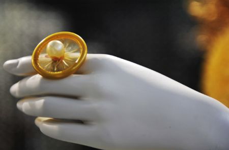 (miniature) bague préservatif en or