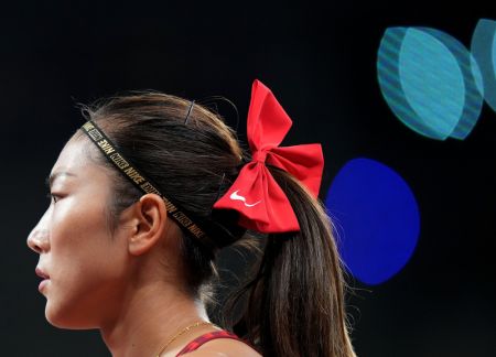 (miniature) La Chinoise Wang Chunyu lors de la demi-finale du 800m féminin aux Jeux olympiques de Tokyo 2020