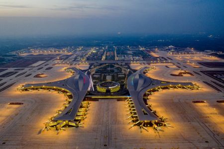 (miniature) Une photo aérienne prise le 7 mai 2021 de l'Aéroport international de Chengdu Tianfu