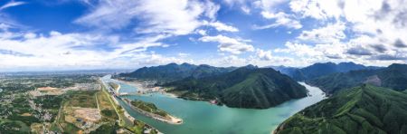 (miniature) Photo aérienne montrant le projet de conservation de l'eau du Gorge Dateng