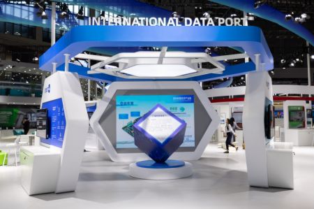 (miniature) Photo du stand du Parc industriel international de l'économie des données