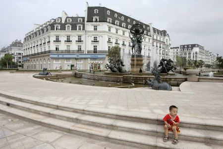 (miniature) copie d'un quartier parisien en Chine