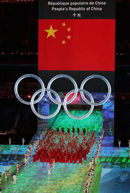 (miniature) La délégation chinoise entre dans l'arène durant la cérémonie d'ouverture des Jeux olympiques d'hiver de Beijing 2022