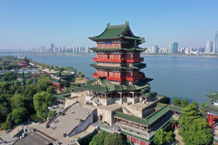 (miniature) Le site panoramique du pavillon Tengwang