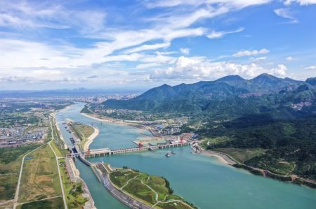 (miniature) Photo aérienne montrant le projet de conservation de l'eau des gorges de Dateng à Guiping