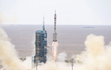 (miniature) Le vaisseau spatial habité Shenzhou-14