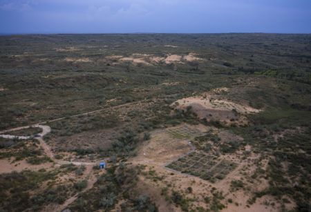 (miniature) Photo aérienne d'une zone expérimentale de contrôle de la désertification dans une station d'observation à Yanchi
