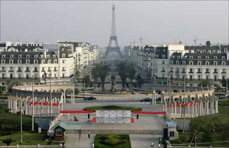 (miniature) Réplique de la Tour Eiffel en Chine