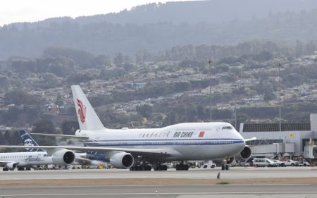 (miniature) L'avion du président chinois Xi Jinping arrive à San Francisco
