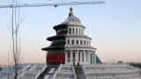 Une construction insolite mlange le Temple du Ciel et le Capitole des tats-Unis