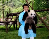 Jackie Chan adopte deux pandas