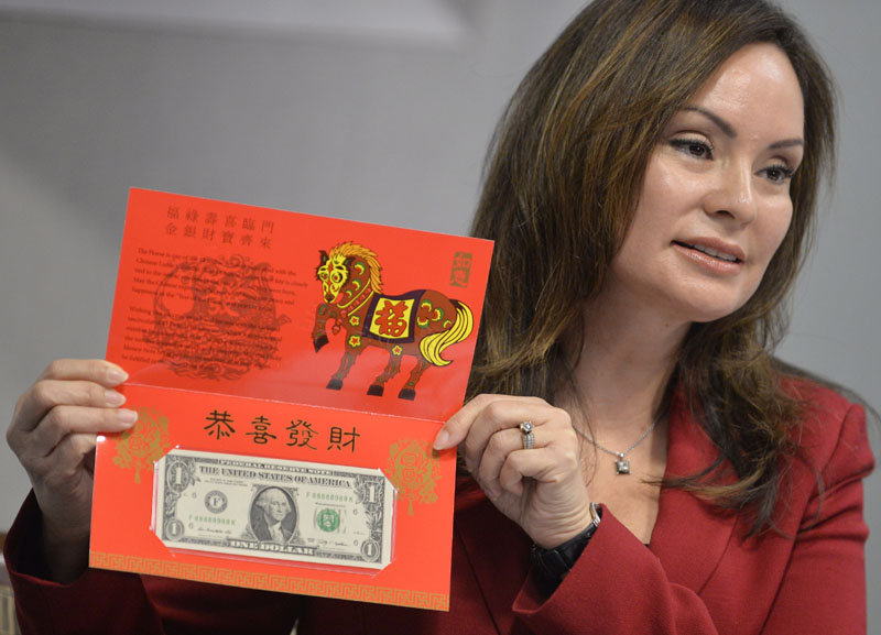 Photos : Des dollars américains pour l'année chinoise du Dragon — Chine  Informations