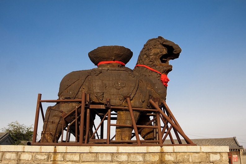Lion de fer de Cangzhou Tiĕ Shīzi