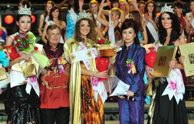 Wang Hongmin, Mariia Lakimuk et Serap Tunc